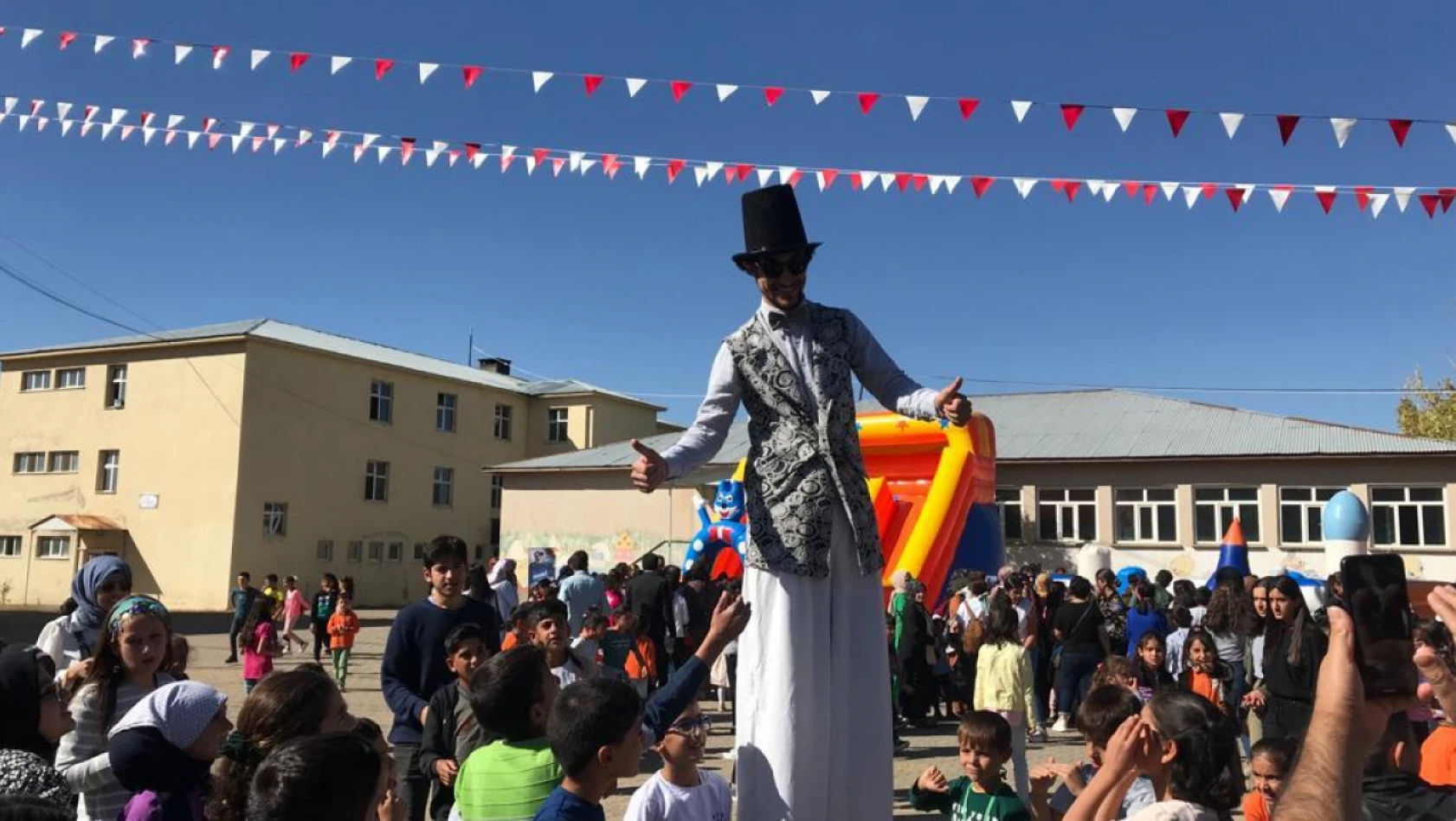 Varto'da çocukların festival coşkusu: Kaymakam Güder'den 'devamı gelecek' mesajı