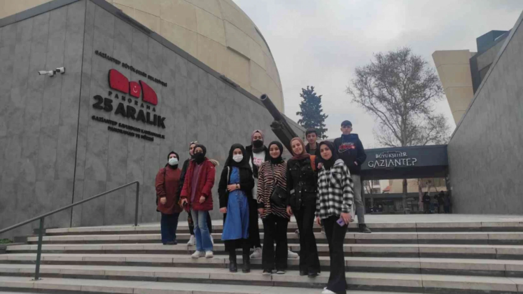 Yazıkonak Belediyesi öğrencileri 25 Aralık Panorama Müzesine götürdü