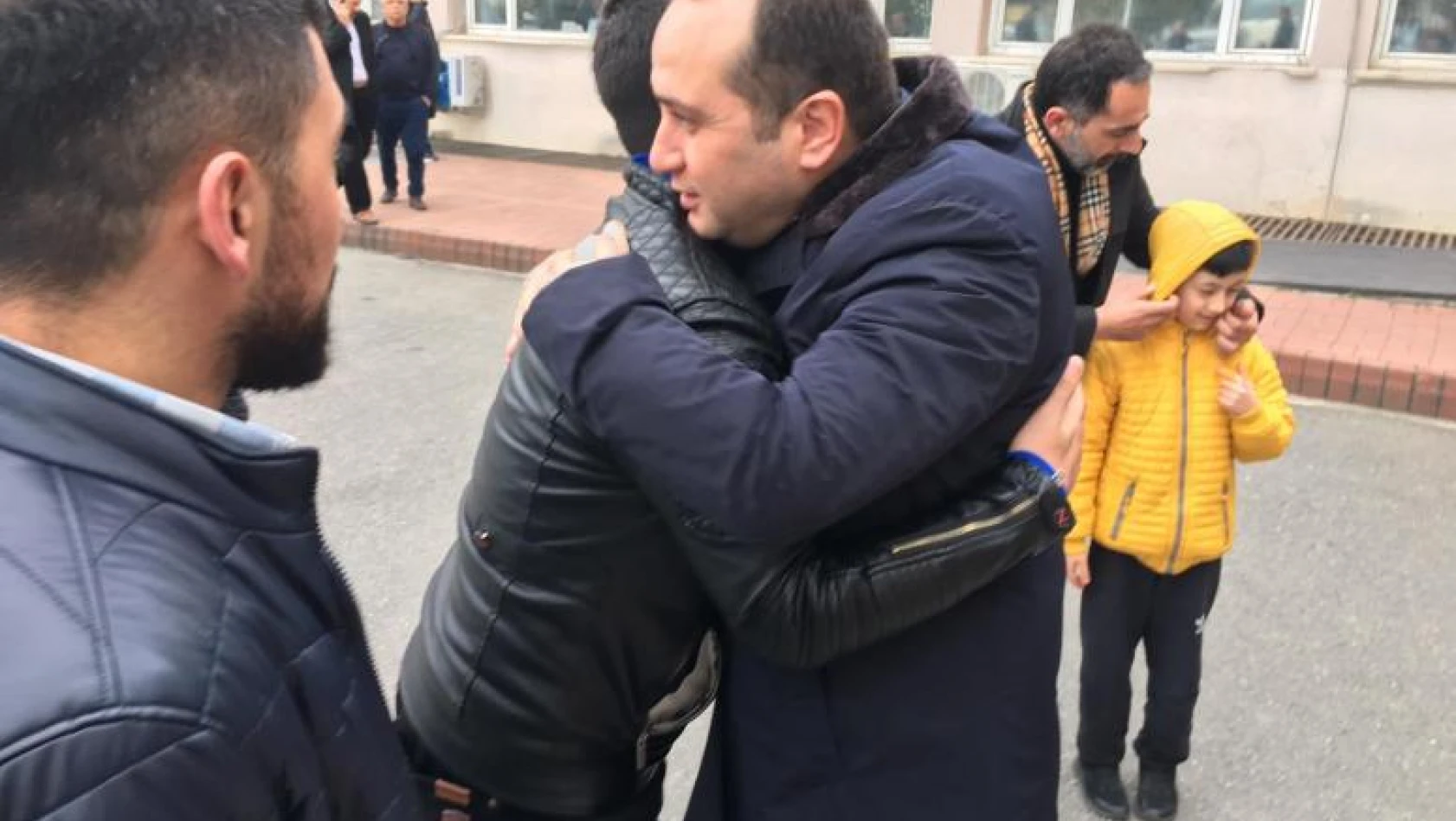Milletvekili Ağar Kartal'da Enkaz Altından çıkarılan Tekgöz Ailesini Ziyaret Etti
