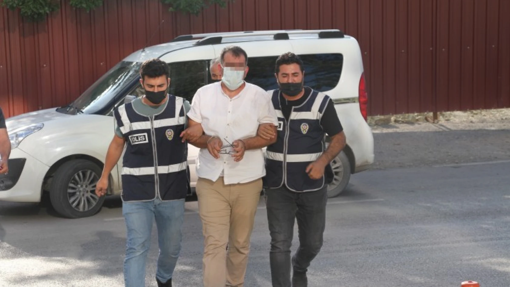 Elazığ'da kuyumcuda silahlı soygun girişiminde bulunan şahıs tutuklandı