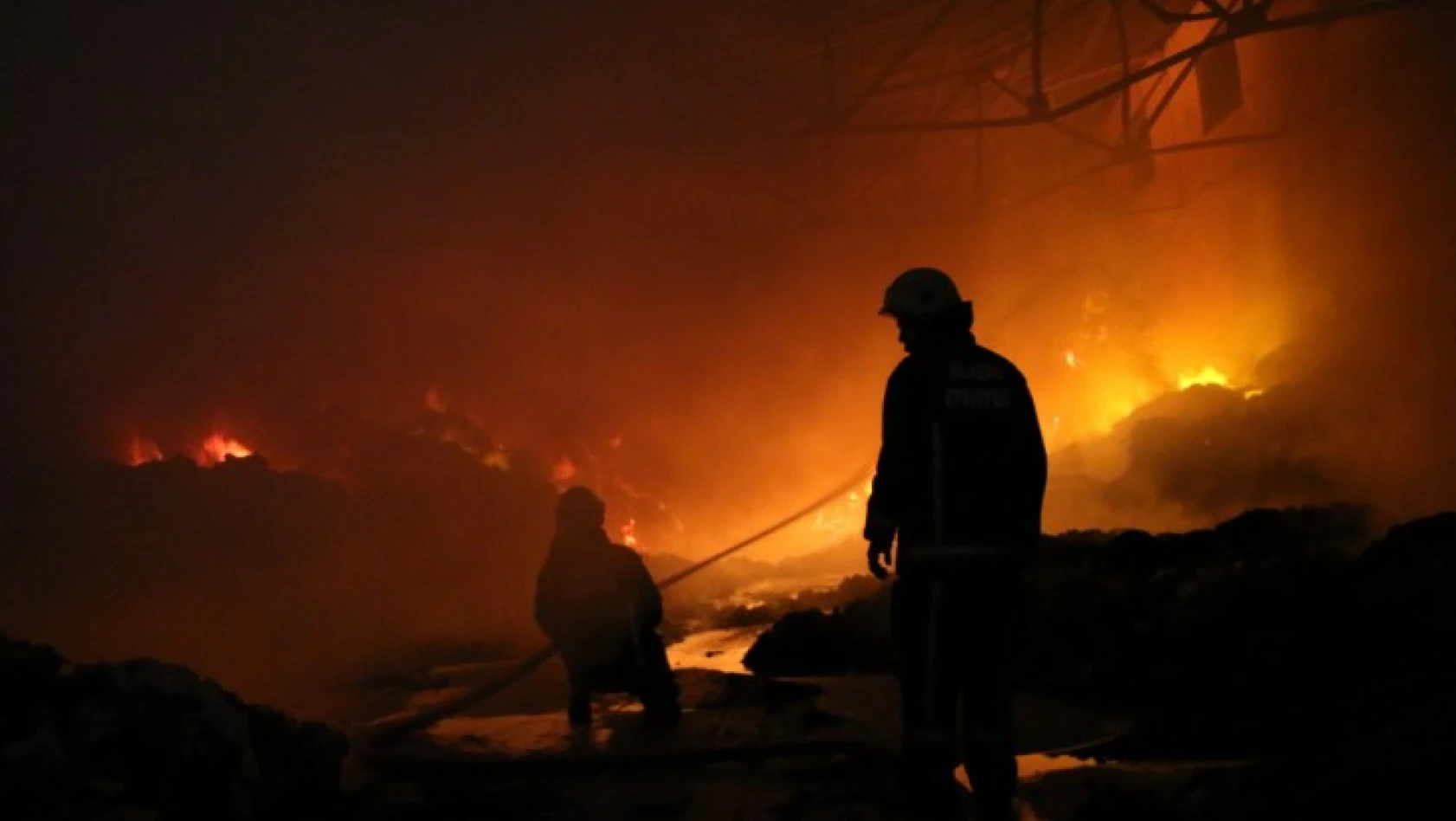 Elazığ OSB'de Geri Dönüşüm Fabrikasında Yangın