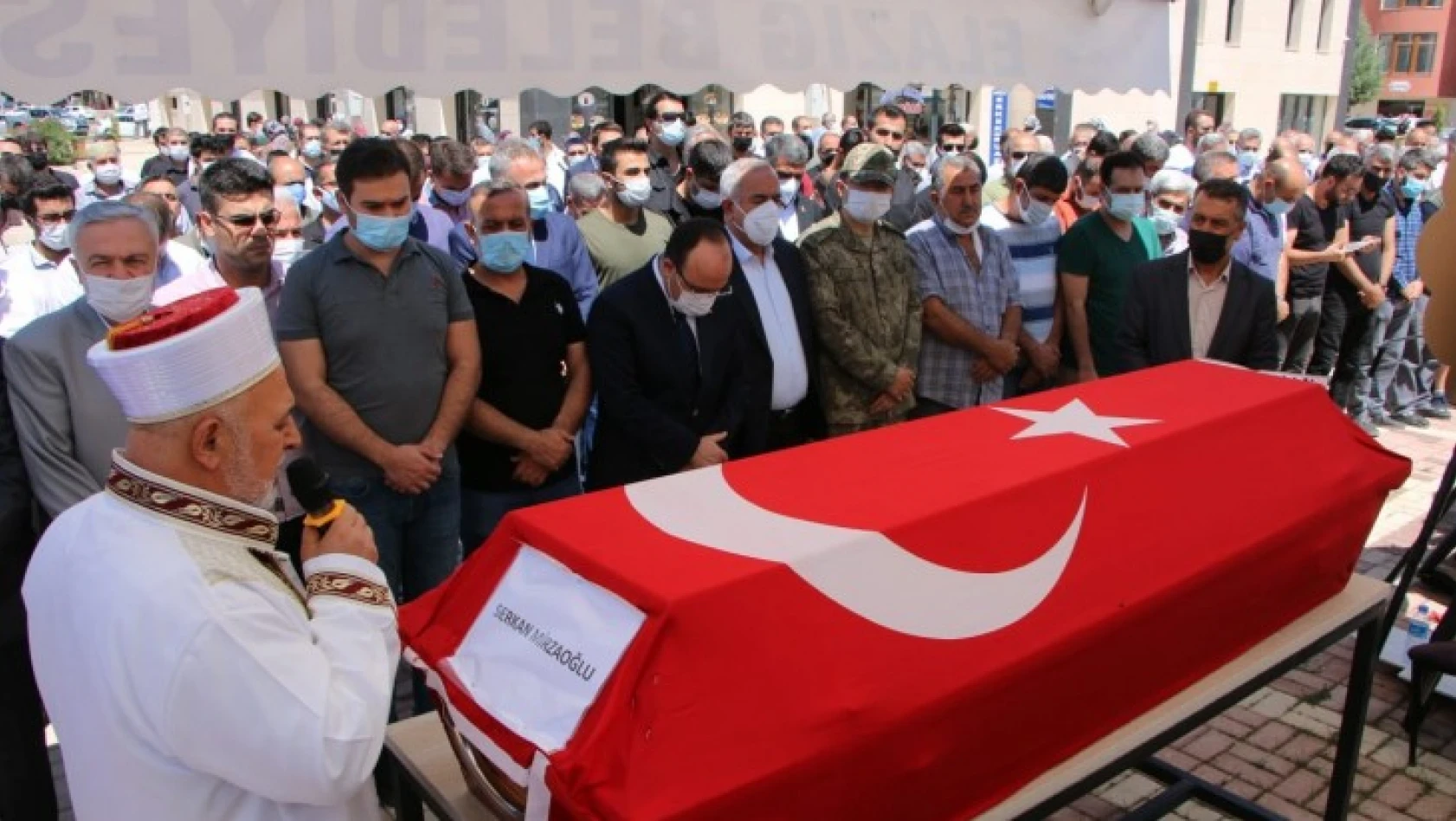Uçak kazasında hayatını kaybeden Mirzaoğlu Elazığ'da son yolculuğuna uğurlandı