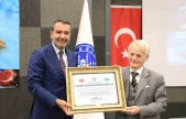 Başkan Şerifoğulları, Kırımoğlu'na 'fahri hemşehrilik beratı' takdim etti
