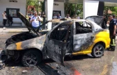 Çakmağı çakmasıyla ticari taksi alev topuna döndü, sürücü canını zor kurtardı