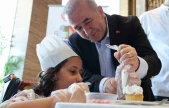 Down sendromlu bireyler pasta süsleme yarışmasında hünerlerini gösterdi