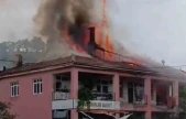 Elazığ'da çatı yangını, itfaiye tarafından söndürüldü