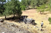 Elazığ'da hafif ticari araç şarampole uçtu: 3 yaralı