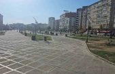 Elazığ'da sıcaklıklar etkisini sürdürüyor, cadde ve sokaklar boş kaldı