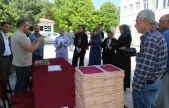 Elazığ'da üreticilere ipek böceği larvası dağıtıldı