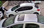 Kafasına atlet ve kask geçirerek hırsızlık girişiminde bulunan 2 şahıs kamerada