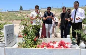 Kimsesizler mezarlığına defnedilmişti, vatandaşlar Arefe günü yalnız bırakmadı