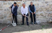 Vali Hatipoğlu ilk kazmayı vurdu, 5 bin yıllık kalede kazı başladı