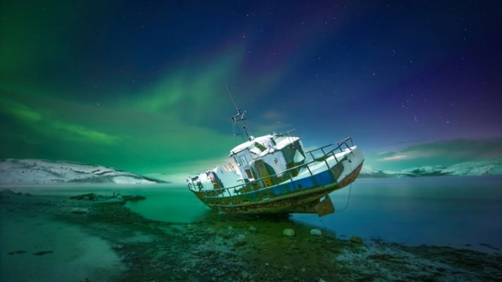 Kola Yarımadası'nı aydınlatan kuzey ışıklarından kareler