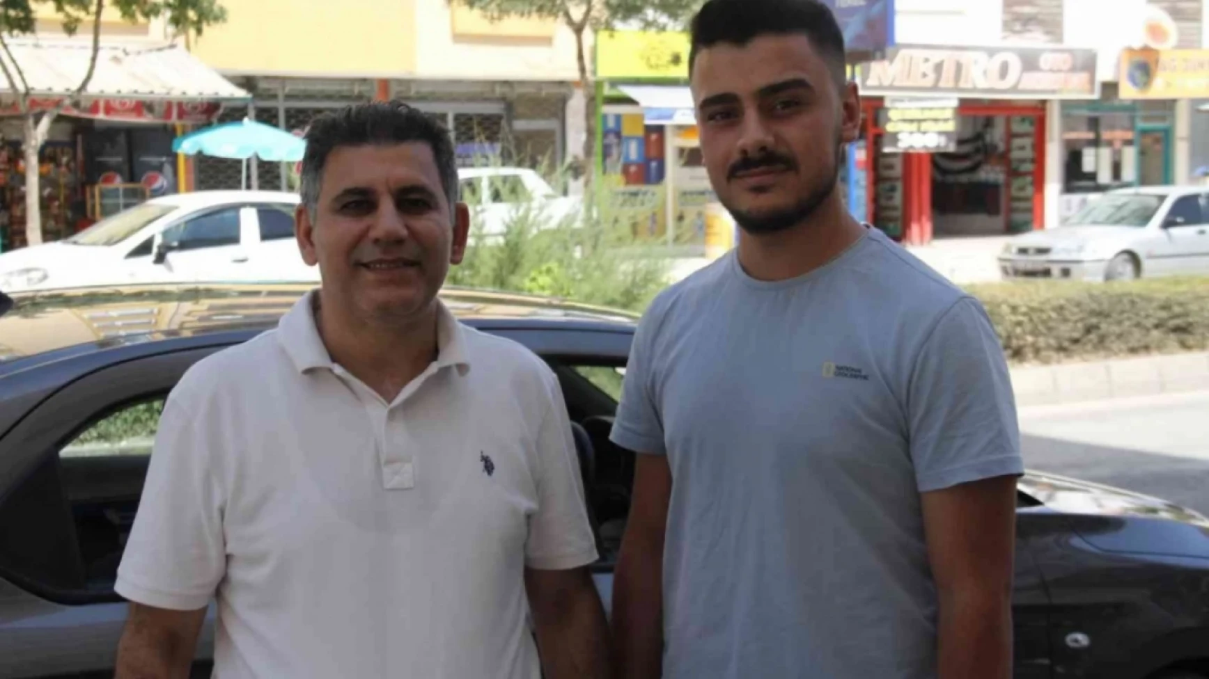 Arabasına binince ceza yediğini zannetti, gerçeği görünce
