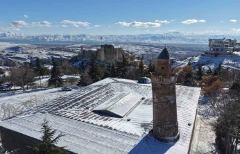 Beyaz gelinliğini giyen Harput havadan görüntülendi