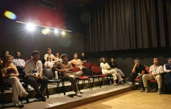 Bilet alan seyirci, bu kez oyuna dahil oldu