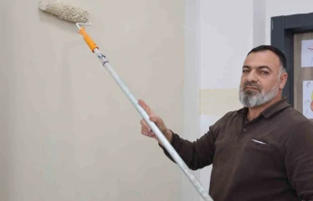 Bir babanın vefası: Şehit oğlunun adını taşıyan okulu kendi elleriyle yeniliyor