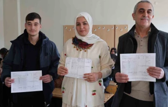 Bir okul, üç nesil, tek karne günü