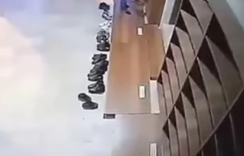 Camide ayakkabı hırsızlığı