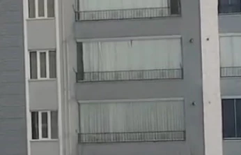 Çatıdaki karı temizlerken hayatını hiçe saydı