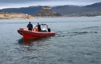 Dalgıç polisler Keban Baraj sahasında yaşlı adamı arıyor