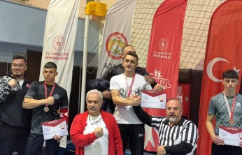 Elazığ'a bilek güreşinde 4 madalya