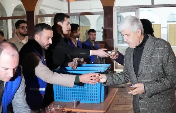 Elazığ Belediyesi Regaip Kandili'nde ikramlarıyla şehrin manevi iklimine ortak oldu