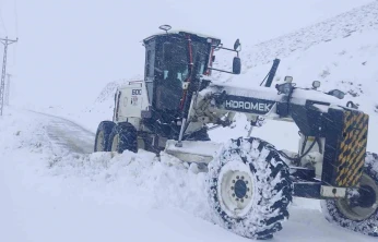 Elazığ'da 423 köy yolu ulaşıma kapandı, ekiplerin çalışması sürüyor