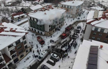 Elazığ'da apartman dairesinde yangın: 11 kişi dumandan etkilendi