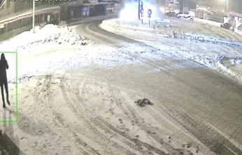 Elazığ'da buzlanma nedeniyle kayan tır KGYS direğine çarptı: 1 yaralı