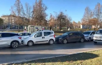 Elazığ'da buzlanma zincirleme kazaya neden oldu: 6 araç birbirine girdi