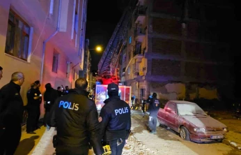 Elazığ'da çatı yangını: 1 kişi dumandan etkilendi