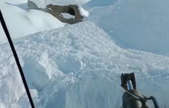 Elazığ'da çığ düşmesi sonucu kapanan geçit açıldı