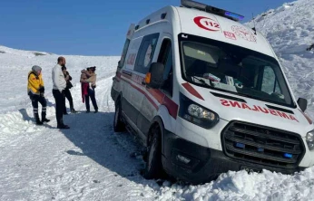 Elazığ'da hasta çocuk greyderle ambulansa ulaştırıldı