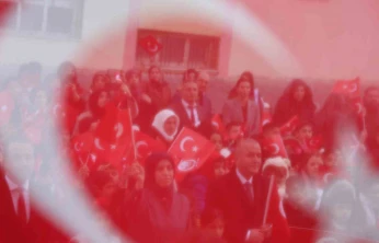 Elazığ'da ikinci dönemin ilk ders zili 'Bayrak Sevgisi' ile çaldı