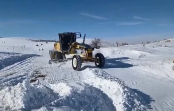 Elazığ'da kapalı köy yollarında çalışmalar sürüyor