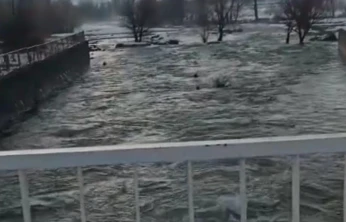 Elazığ'da kar suları eridi, dereler coştu