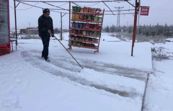 Elazığ'da kar yağışı etkili oldu, kent beyaza büründü
