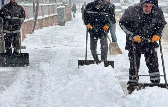 Elazığ'da kar yağışı etkili oldu, belediye ekipleri sahada