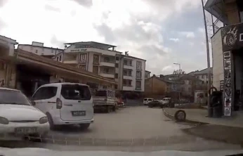 Elazığ'da kaza ucuz atlatıldı: Saniyelerle ölümden döndü