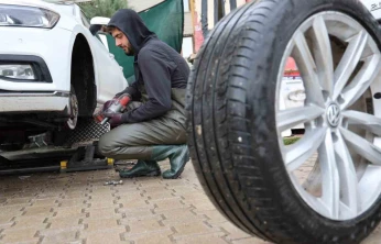 Elazığ'da kış lastiği için son gün yoğunluğu
