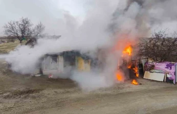 Elazığ'da odunluk deposunda yangın