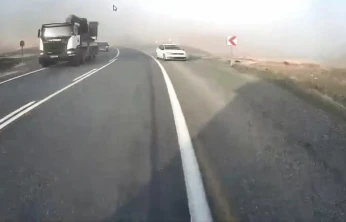 Elazığ'da otomobilin hatalı sollaması kazaya davetiye çıkardı