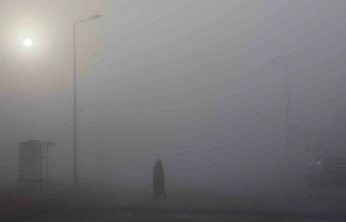 Elazığ'da sis görüş mesafesini 5 metreye düşürdü
