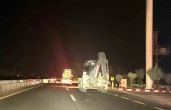 Elazığ'da stop ışıkları olmayan kepçe kazaya davetiye çıkardı