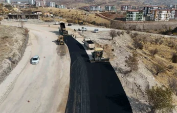 Elazığ'da yol yenileme çalışmaları devam ediyor