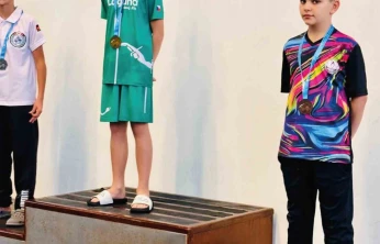 Elazığ paletli yüzme yarışlarında dünya 3.'sü oldu