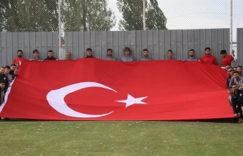 Elazığspor dev Türk bayrağı açtı