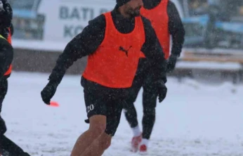 Elazığspor yoğun kar yağışı altında çalıştı