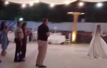 Gelin çiçeği için genç kızlar değil erkekler yarıştı